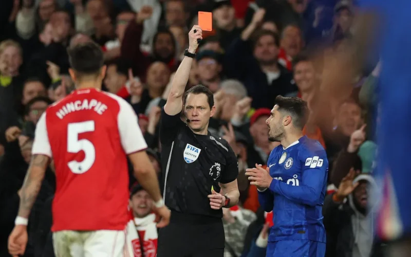 رقم قياسي سلبي لعدد البطاقات الحمراء يطارد تشيلسي في منافسات البريميرليج